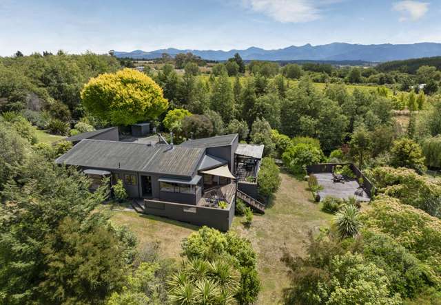 Relaxed Rural Living with Space & Views