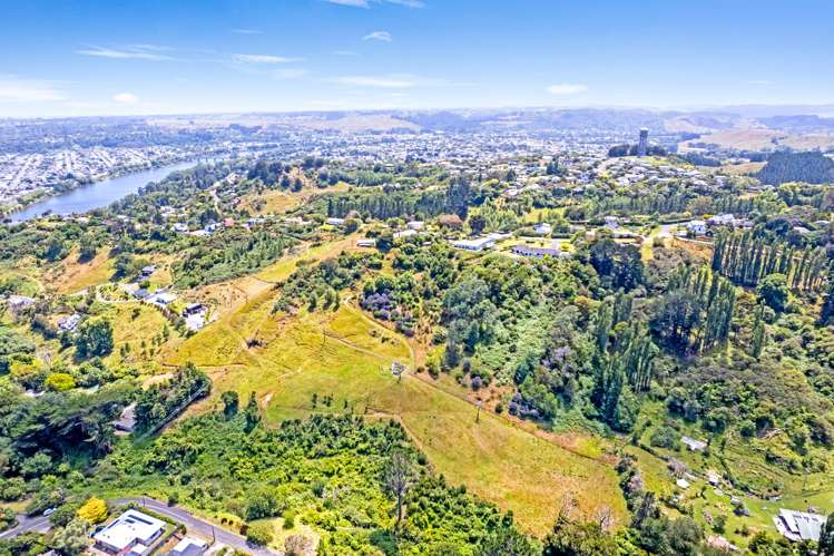 36 Shakespeare Road Bastia Hill_14