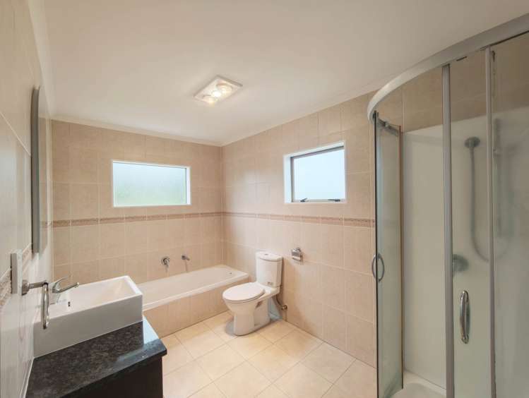 38 Chartwell Avenue Glenfield_15