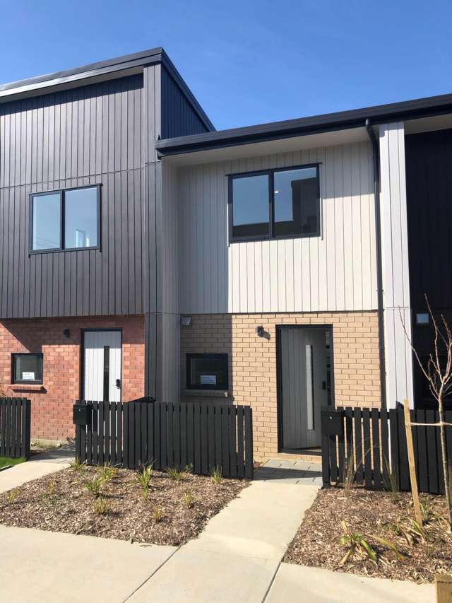 Modern & Spacious 2 Bedroom townhouse in a gre...