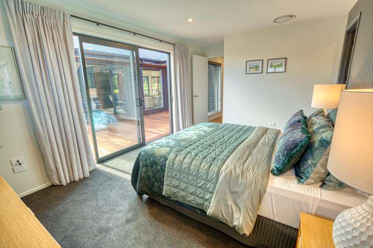 160 Coulson Road Paroa_22