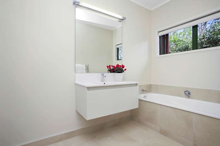 1/70 Bassett Road Remuera_14