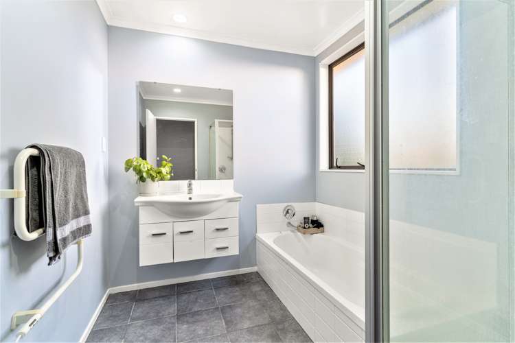 34 Bruce Pulman Drive Takanini_12