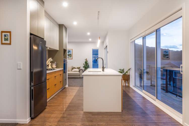 32 Hokioi Drive Kenepuru_8