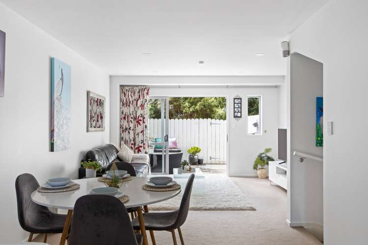 8/22 Northcross Drive Oteha_6