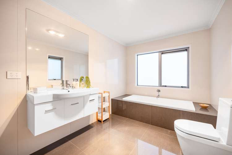 8 Tuatini Place Long Bay_26