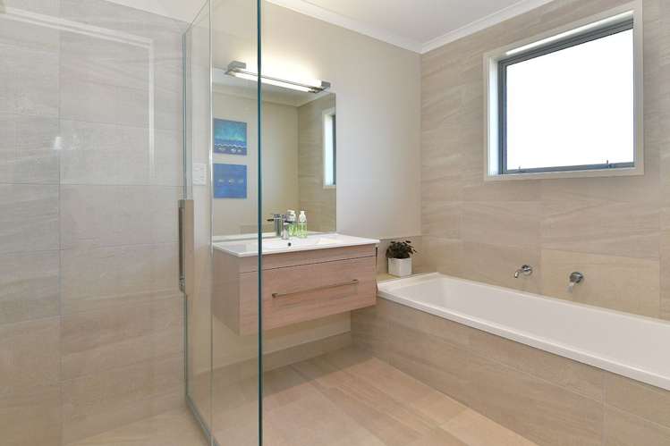 2 Eastview Crescent Stanmore Bay_12