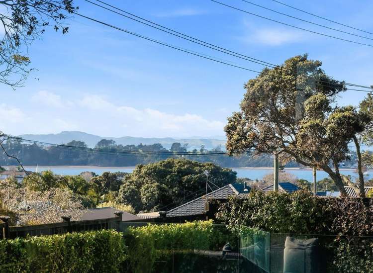 143 Riddell Road 1670_24