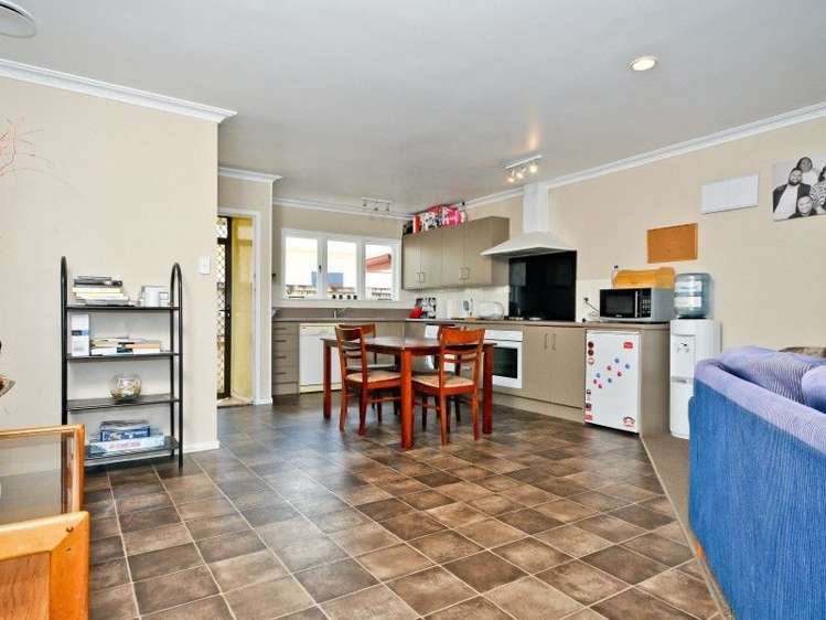 2 Snead Place Hamilton East_17