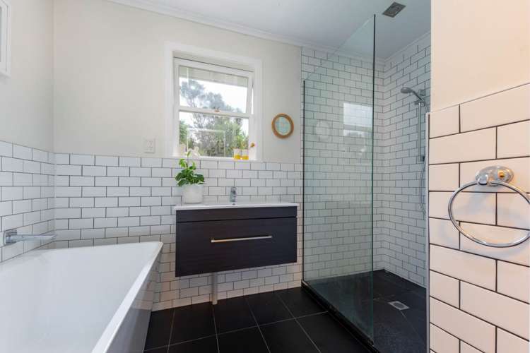 63 Rimutaka Place Titirangi_13