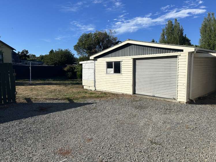 301 High Street South Carterton_11