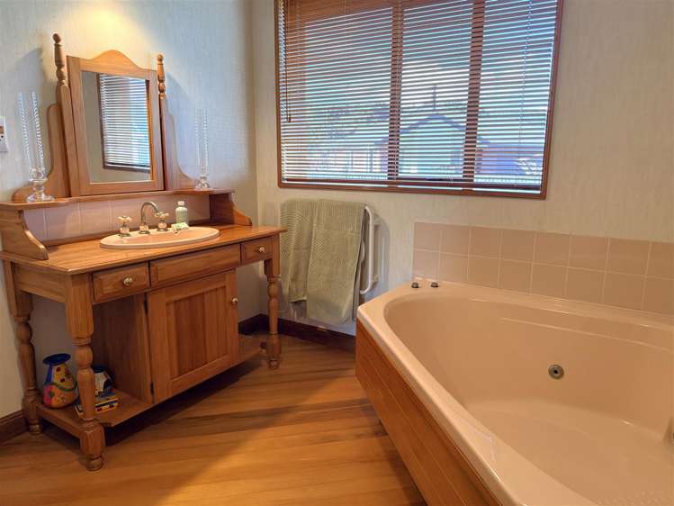 12 Keith Road Paroa_20
