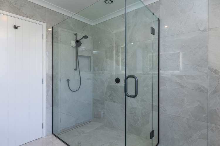 3 Caproni Road Burleigh_19