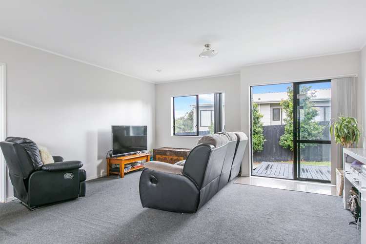 2/53 Maplesden Drive Clendon Park_4
