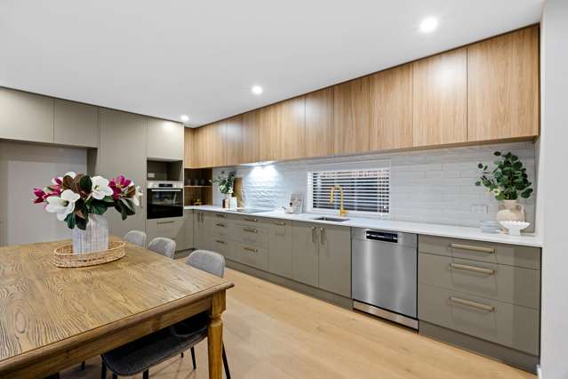 2/100 Innes Road Saint Albans_1