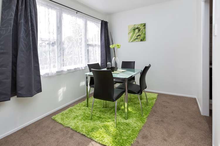 28 Raewyn Street Morningside_12