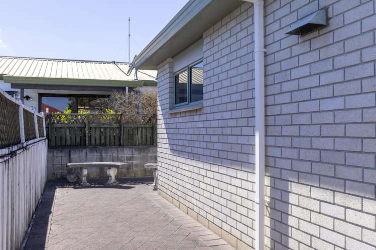 2/93 Rifle Range Road Central_16