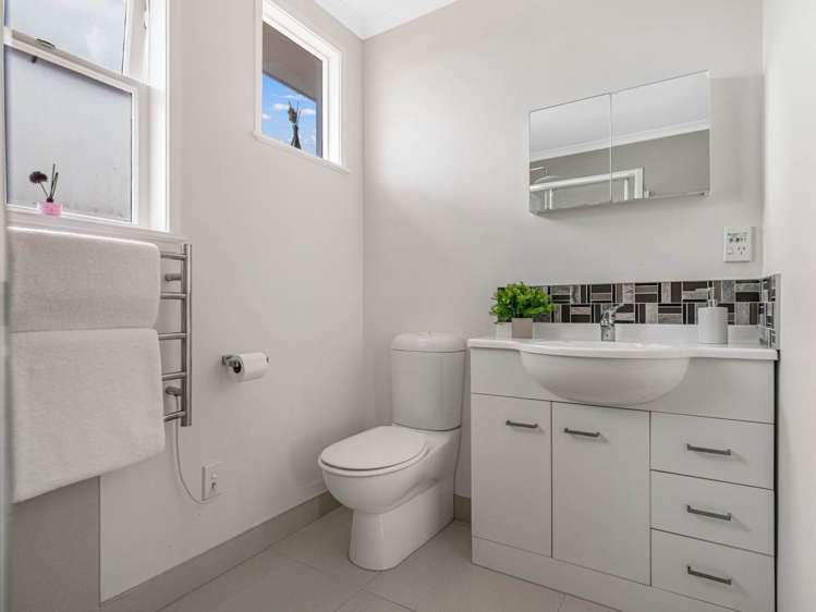 1/1 Cooper Place Papakura_16