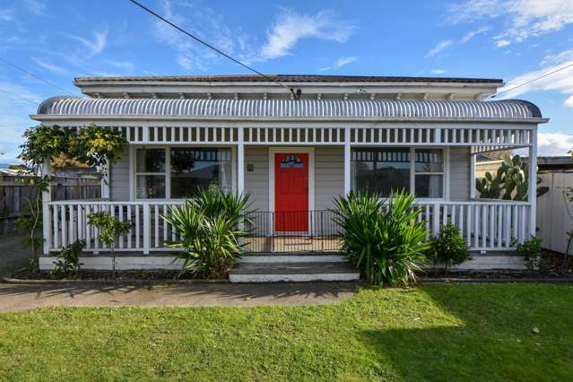 Charming Bungalow - A MUST VIEW!