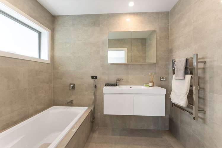 455A Beach Road Murrays Bay_16