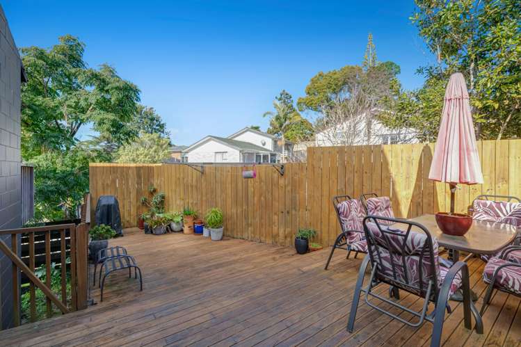 1/21 Ayton Drive Totara Vale_17