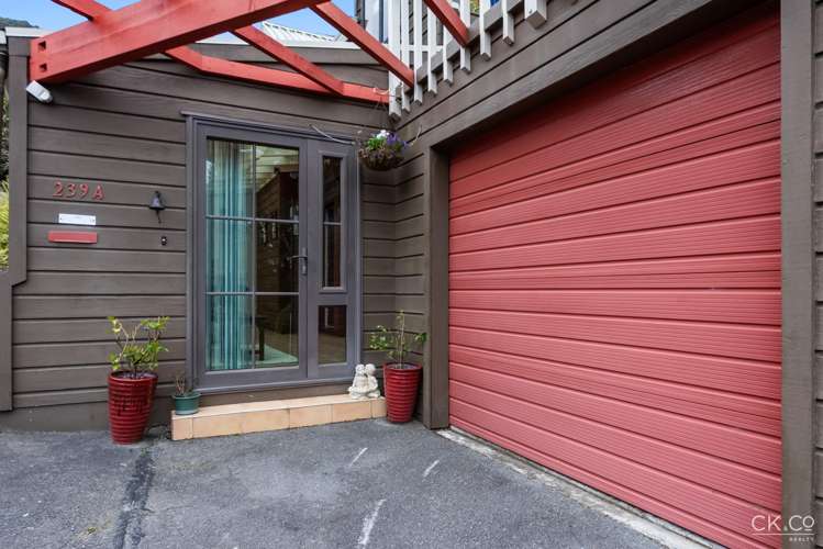 239a Whites Line East Waiwhetu_17