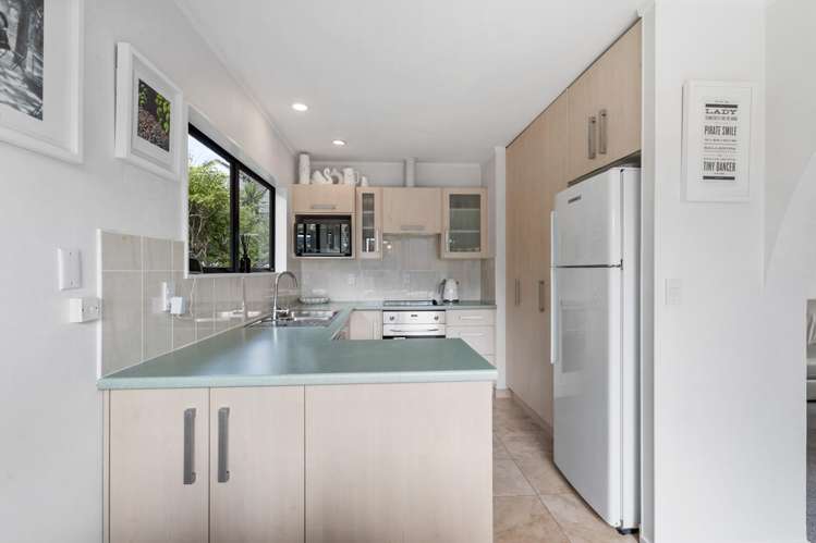 2/3 Whitby Crescent Mairangi Bay_12