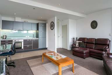 B104-14 West Quay_3
