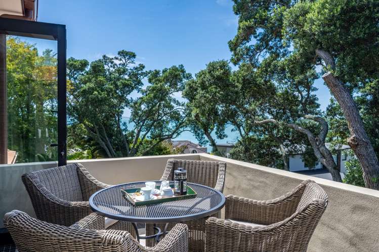 2 Glenoaks Rise Mellons Bay_40