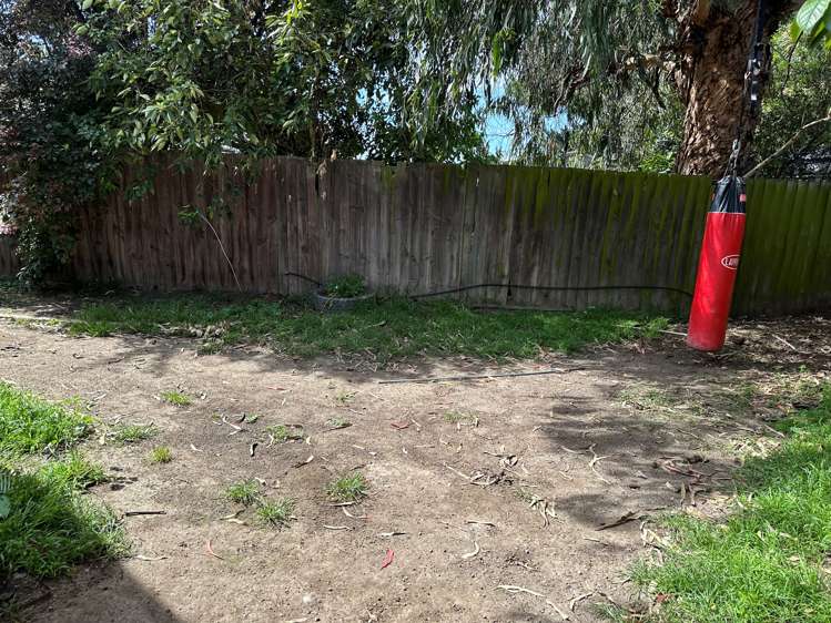 17b Leonie Place Aranui_11
