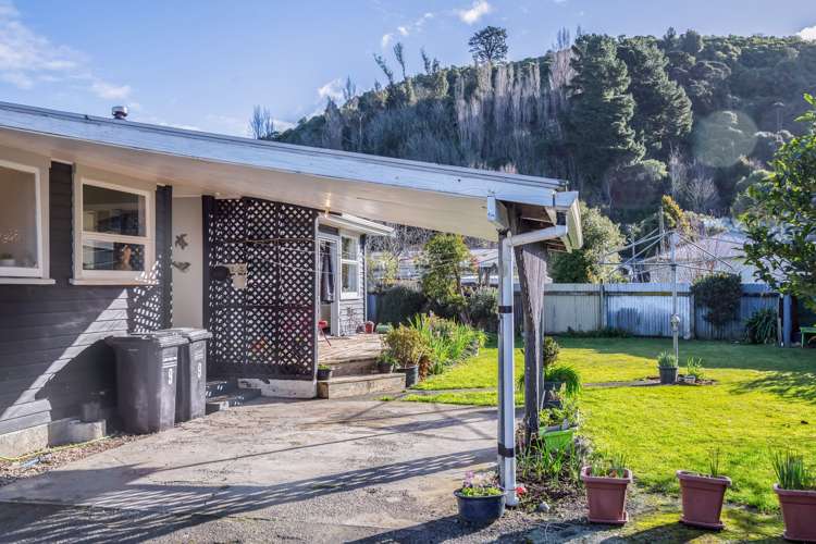 9 Skipage Grove Featherston_11