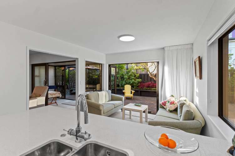 2/1 Penzance Road Mairangi Bay_9