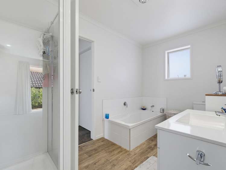 14 Muirfield Crescent Aongatete_10