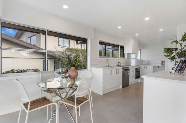 832 East Coast Road Oteha_9