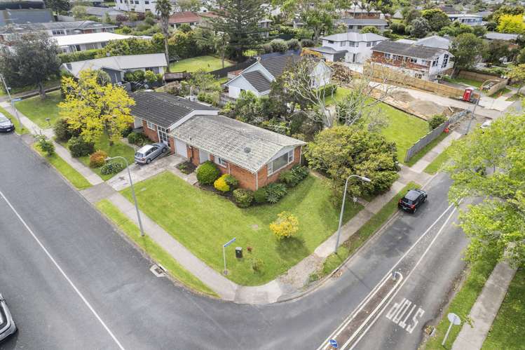 2 Portadown Avenue Pakuranga Heights_12