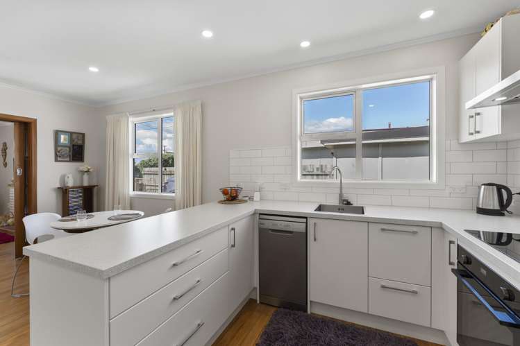 4 Kowhai Street Otaki Beach_3