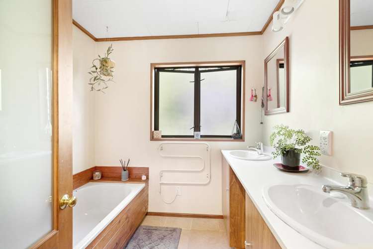 279 Fernhill Road Fernhill/Sunshine Bay_16