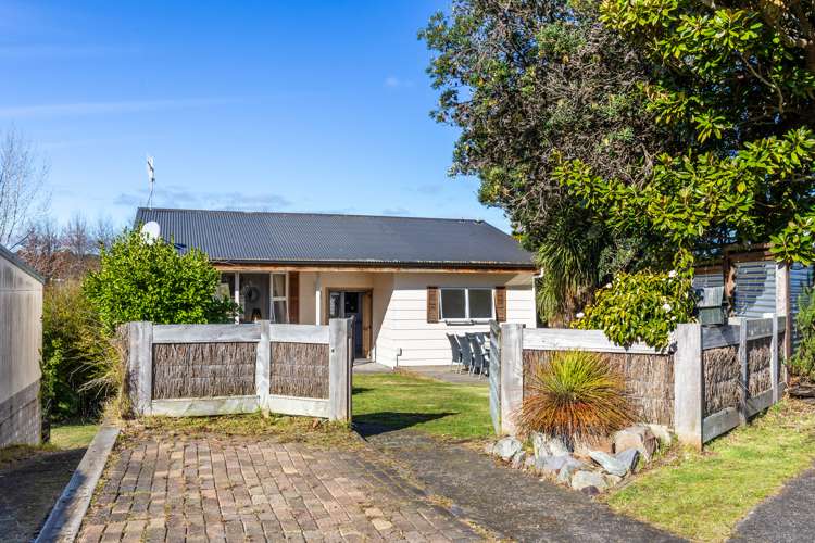 9 Armstrong Grove Hilltop_3