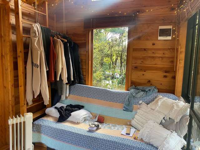 Kutir Cabin/122 Lone Kauri Road Karekare_2