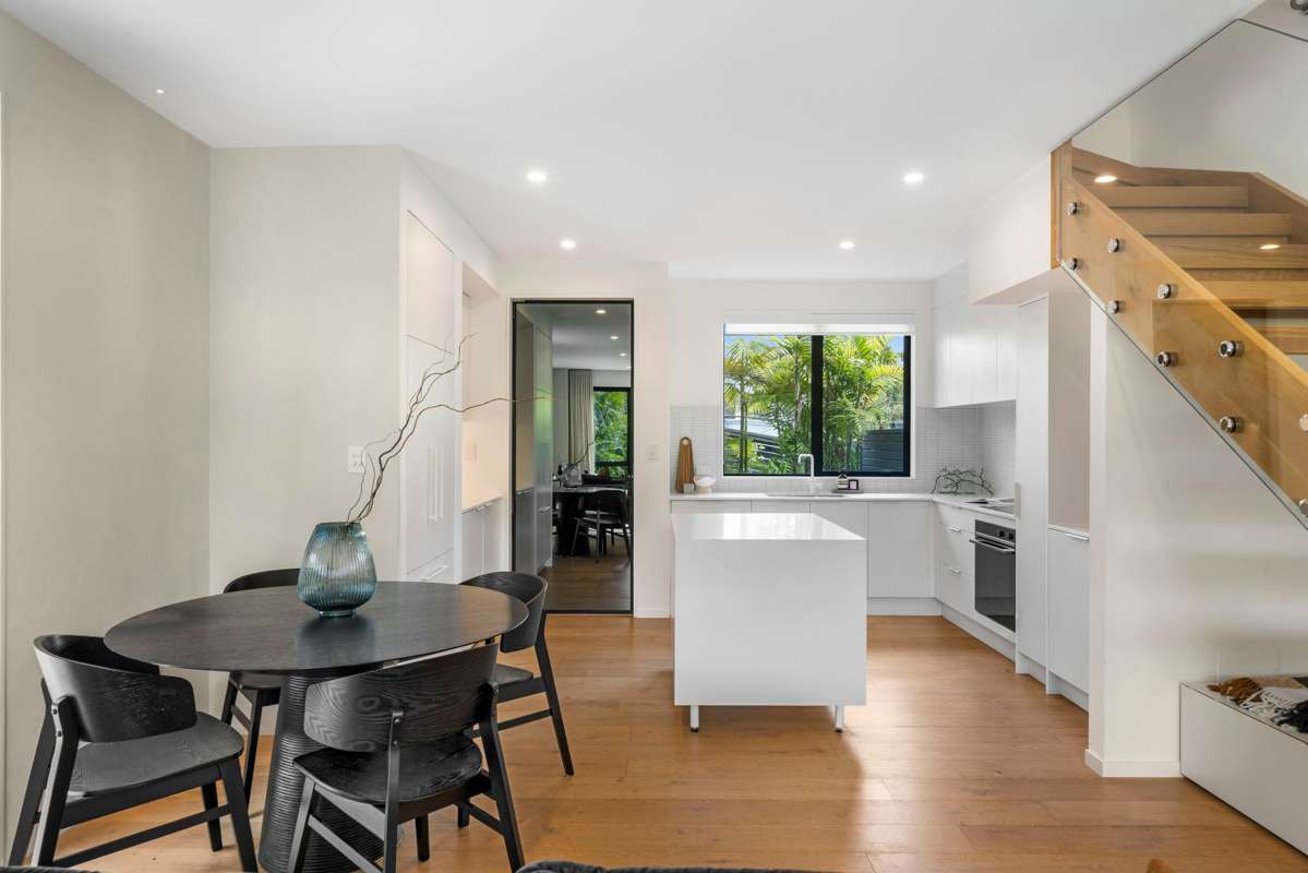 2/37 Glen Atkinson Street_2