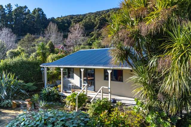 1695 Queen Charlotte Drive Linkwater_1