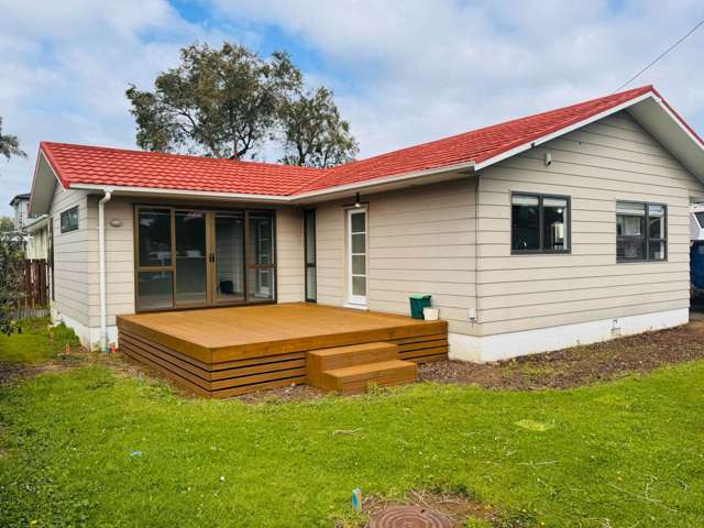 NEWLY RENOVATED FAMILY HOME IN ELLERSLIE!