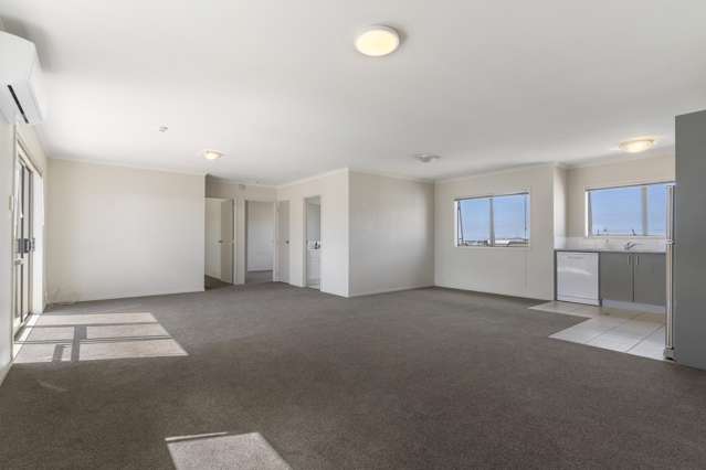 175/172 McLeod Road Te Atatu South_2