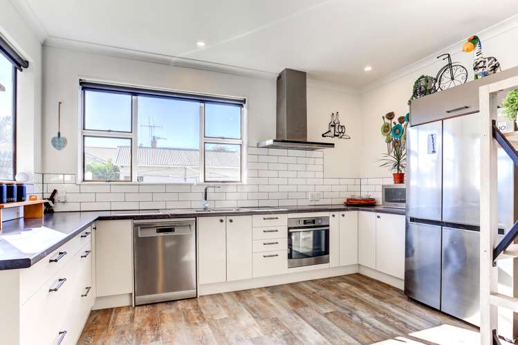 6 Parkes Avenue Saint Johns Hill_3