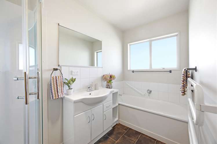 2/3 Hythe Lane Saint Martins_7