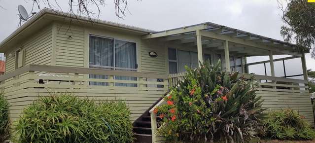 A Stones Throw Away From The Beautiful Ohope Beach!
