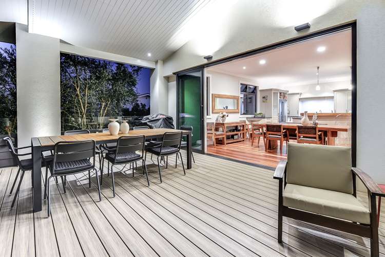 145 Lake Crescent Hamilton Lake_11