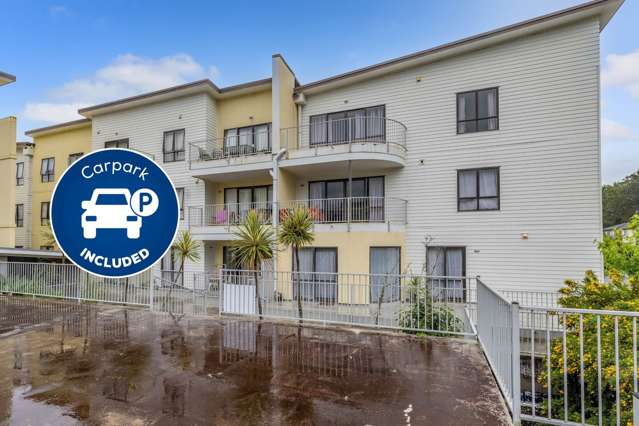 Flat Bush, 2 bedrooms. 2 Bathroom with 2 garag...