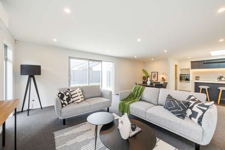 8 Roots Street East Feilding_11