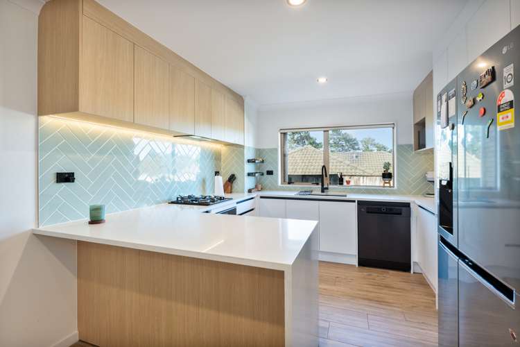 55 Helleur Road Massey_12